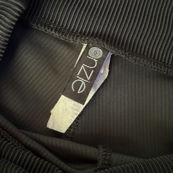 Onzie Ribbed Biker Short - Picture 3 of 4